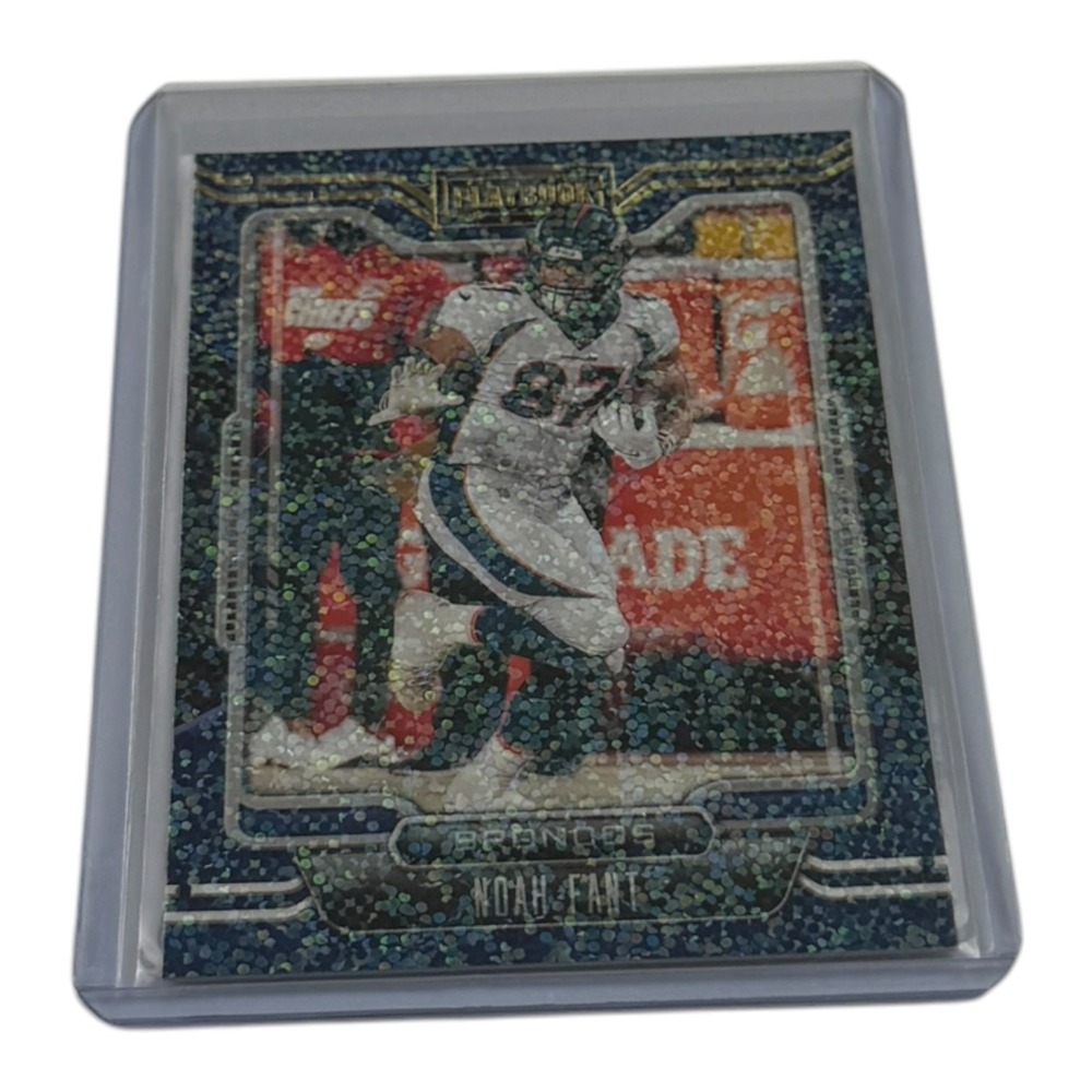 2021 Panini Playbook‎ Noah Fant Denver Broncos Sparkle Parallel Card 28 NFL TE